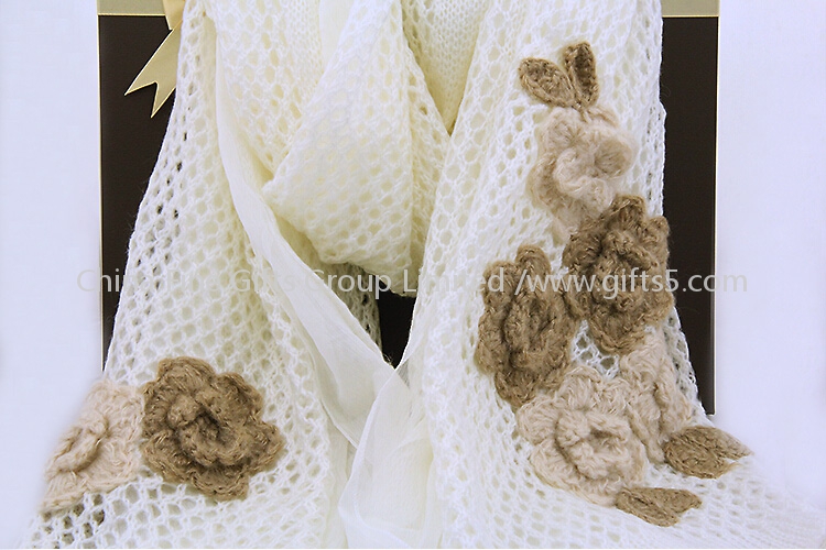 High quality White pashmina scarf with handmade flowers
